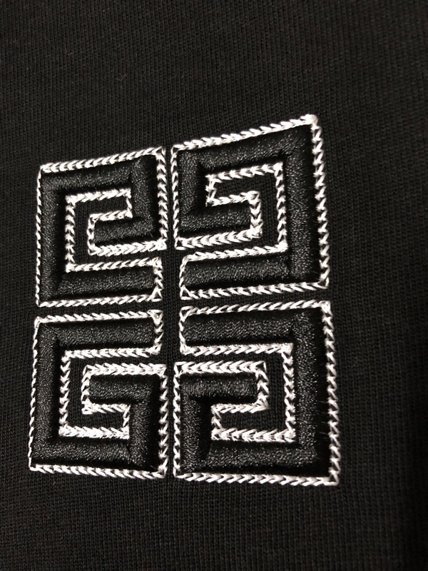 ブランドTシャツ着用イメージ